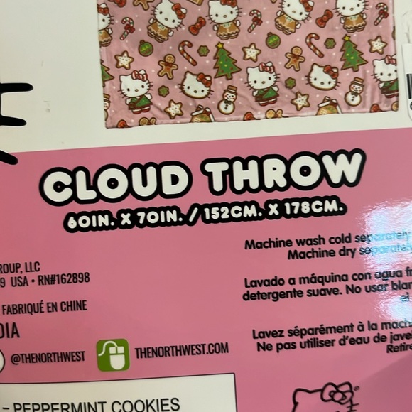 Hello Kitty Gingerbread Sugar Cookie Christmas Throw Blanket - Picture 5 of 5
